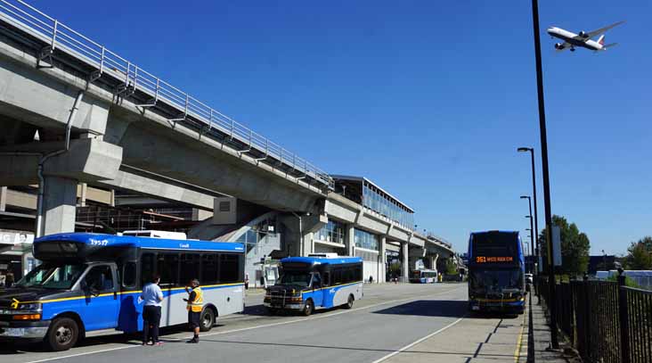 Coast Mountain Bus Community Shuttle Chevrolet G4500 AMROC SOM 28 19517, 19540 & Enviro500MMC 19422